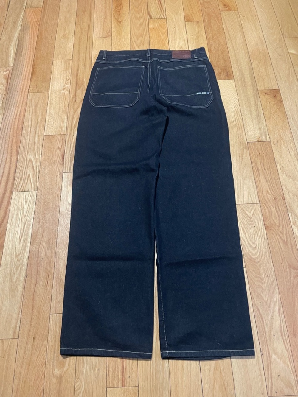 mecca Men's Black Straight-Leg Jeans with Contrast Stitching